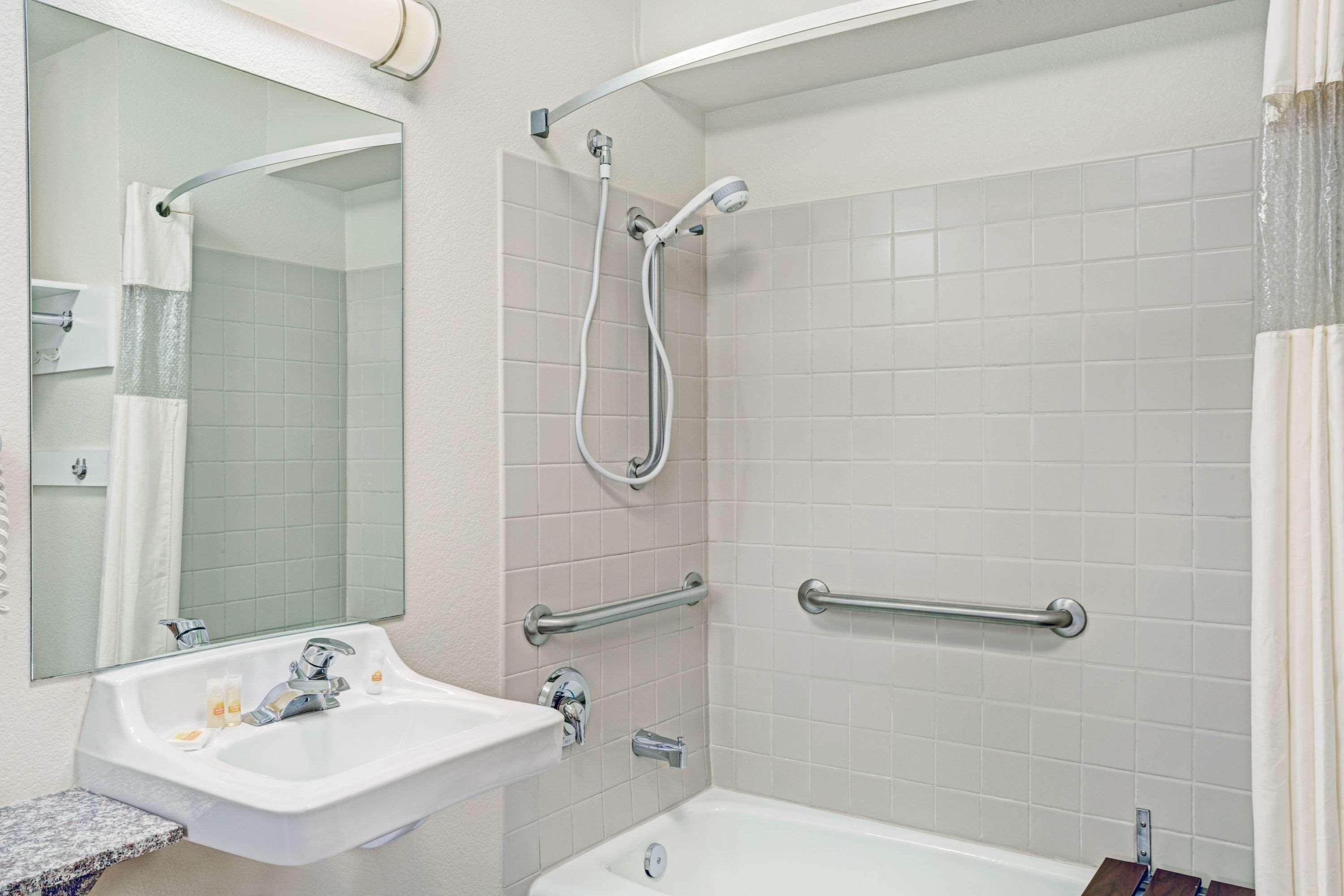 Days Inn & Suites By Wyndham Page Lake Powell Экстерьер фото