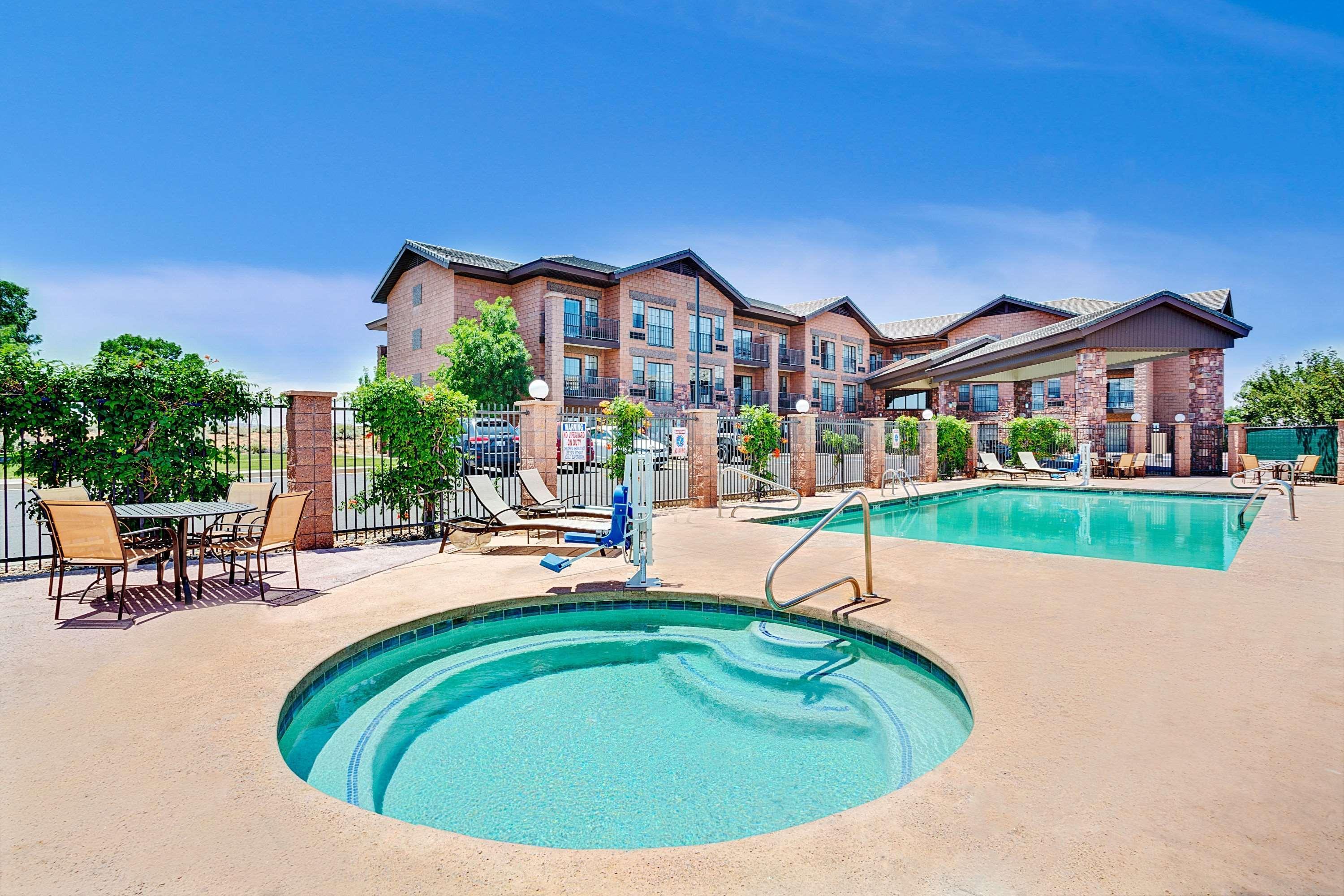 Days Inn & Suites By Wyndham Page Lake Powell Экстерьер фото