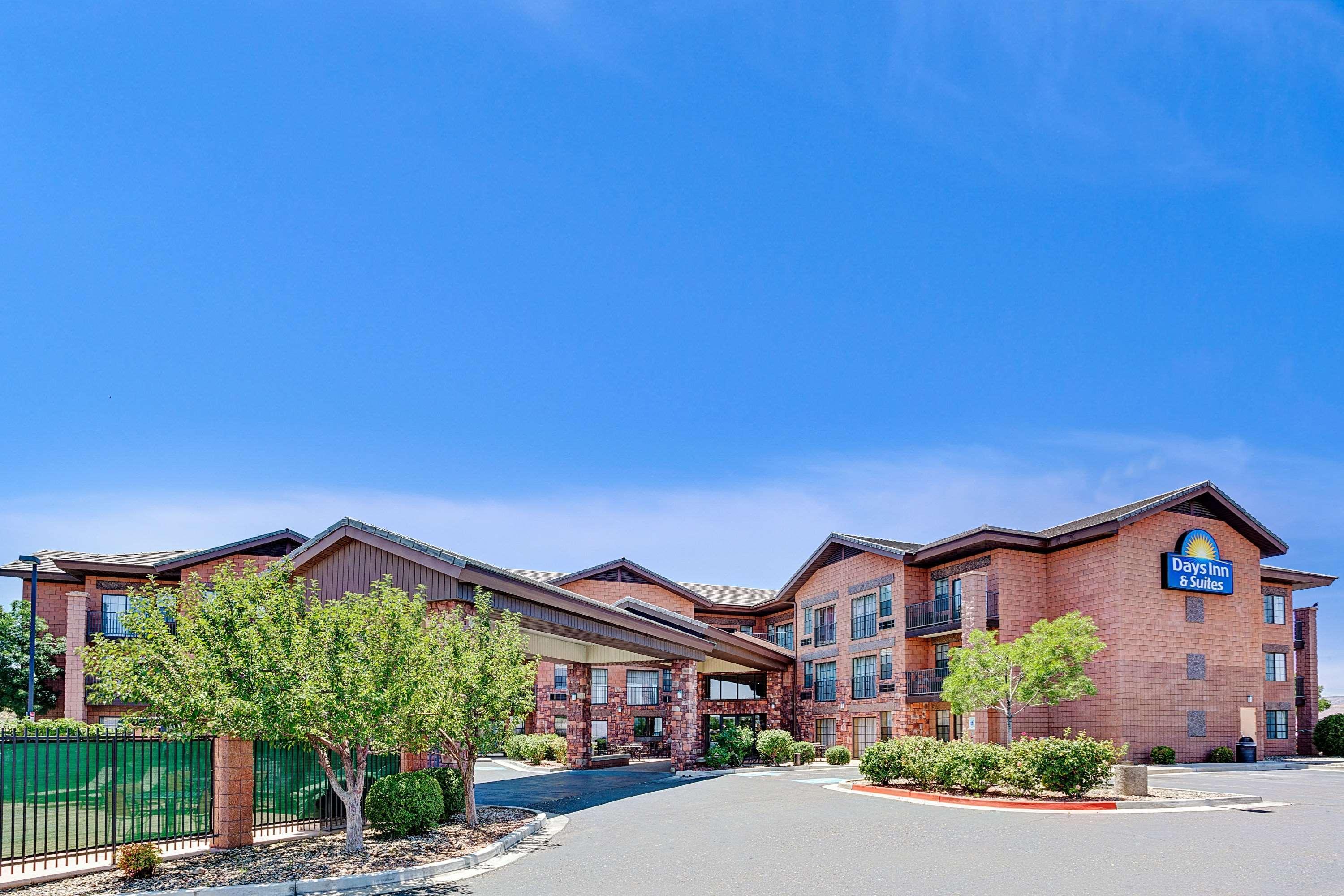 Days Inn & Suites By Wyndham Page Lake Powell Экстерьер фото