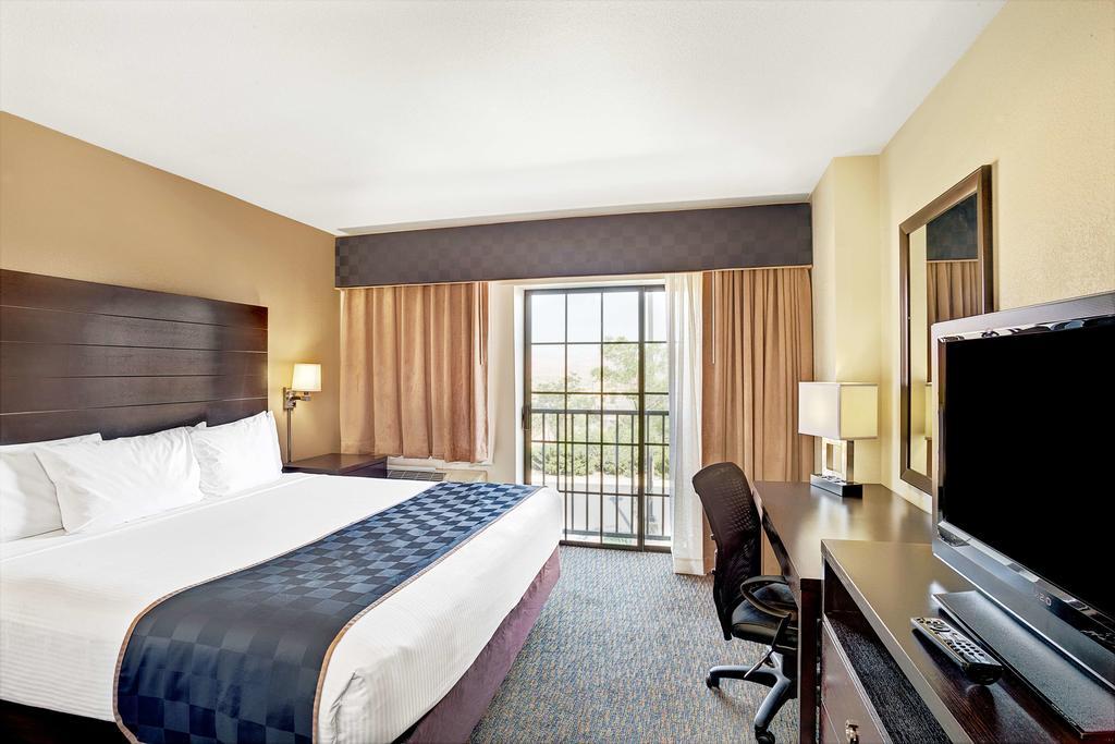Days Inn & Suites By Wyndham Page Lake Powell Экстерьер фото